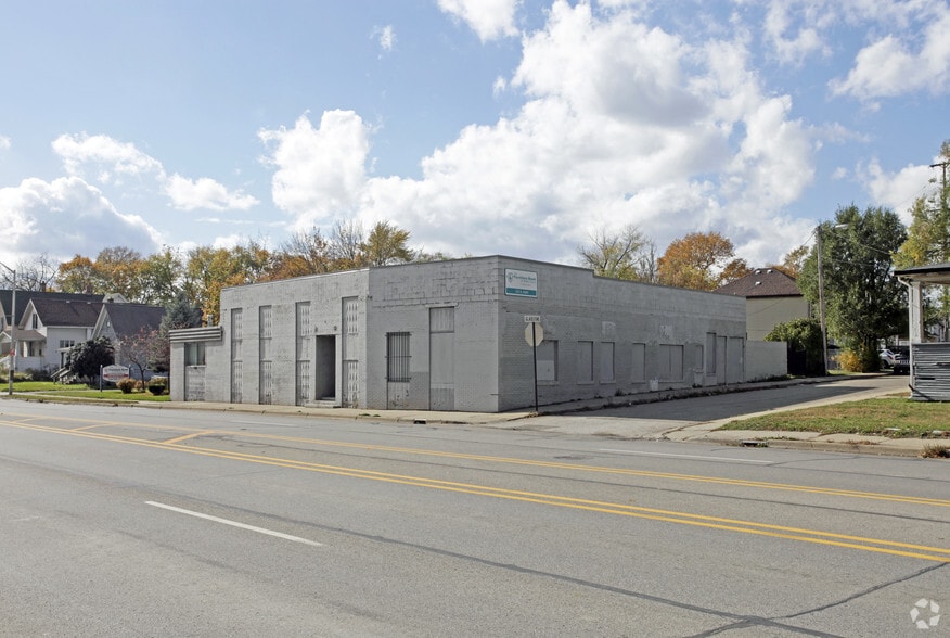 Primary Photo Of 333 N Perry St, Pontiac Freestanding For Sale