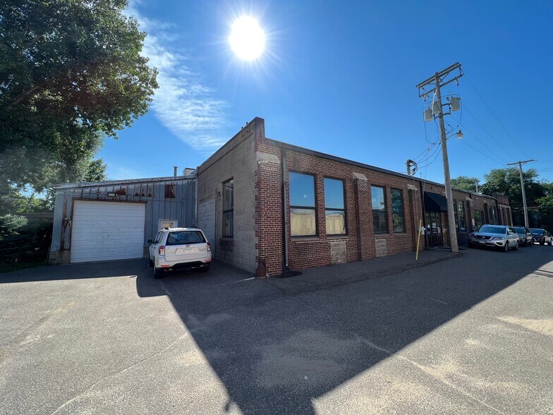 More Photos Of 2617 E Hennepin Ave, Minneapolis Flex For Sale