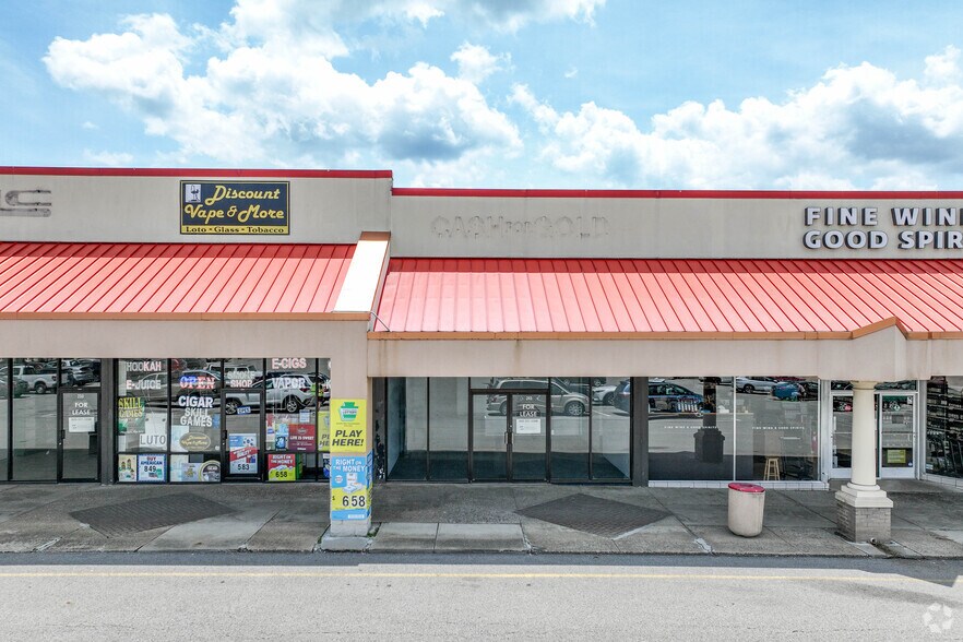 More Photos Of 200-300 Hillcrest Shopping Ctr, New Kensington Unknown For Lease