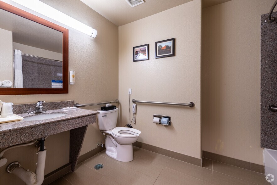 More Photos Of 9345 Highway 6, Navasota Hospitality For Sale