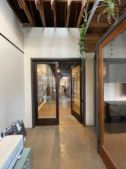 More Photos Of 1040 W Washington St, Greenville Office For Lease