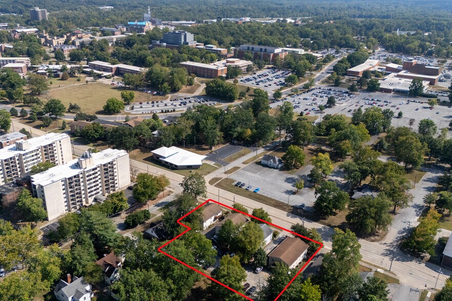 More Photos Of 902-908 W Mill St, Carbondale Apartments For Sale