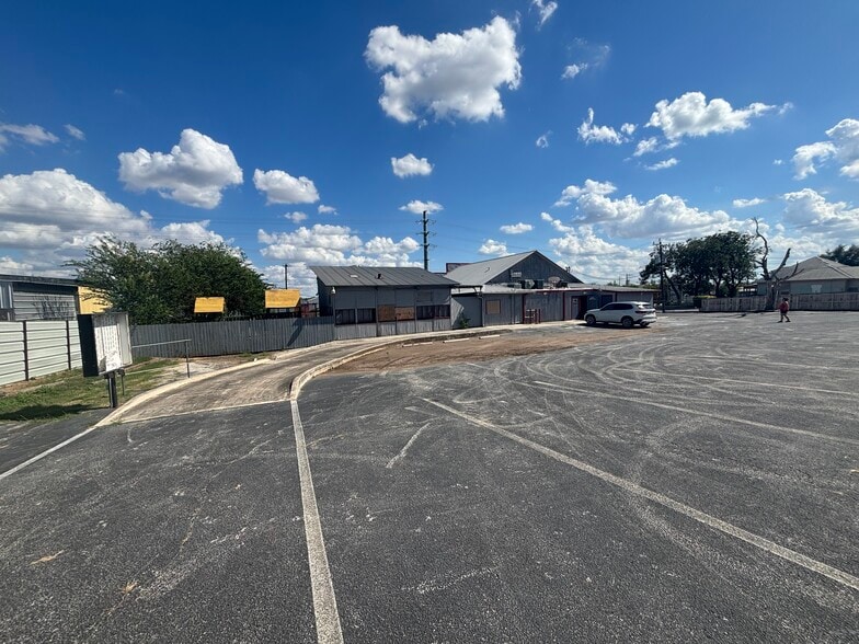 More Photos Of 13525 Wetmore Rd, San Antonio Restaurant For Lease