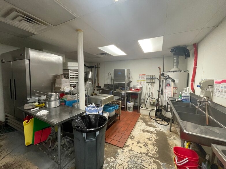 More Photos Of 2330 N Maize Rd, Wichita Storefront Retail Office For Lease