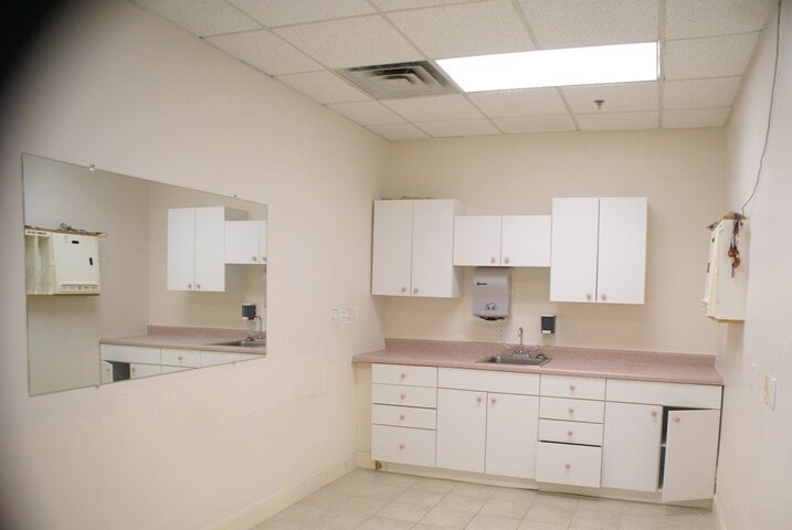 More Photos Of 203 N College Ave, Cleveland Medical For Sale