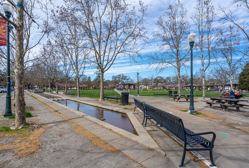 More Photos Of 220 Windsor River Rd, Windsor Apartments For Sale