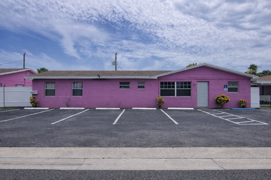 Primary Photo Of Blue Heron Blvd - 40 Bed Licensed Independent Living Facility, Riviera Beach Healthcare For Sale