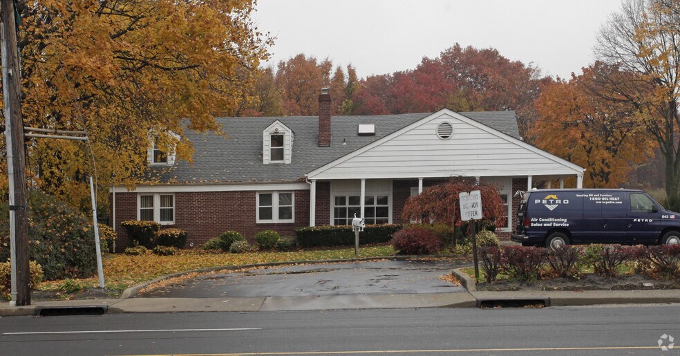 More Photos Of 3095 Jericho Tpke, East Northport Veterinarian Kennel For Sale
