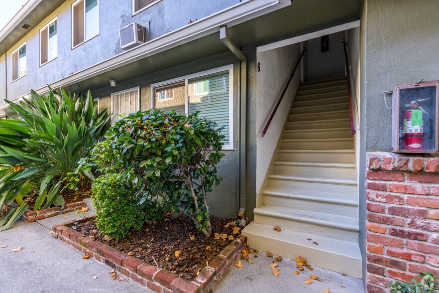 More Photos Of 2811 F St, Sacramento Apartments For Sale