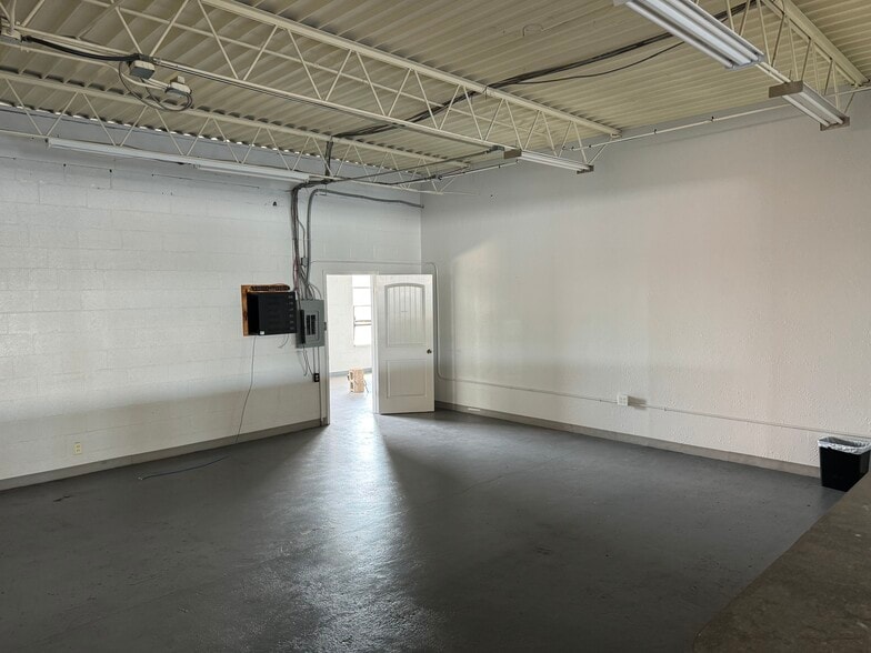 More Photos Of 1700 W Main St, Oklahoma City Warehouse For Lease
