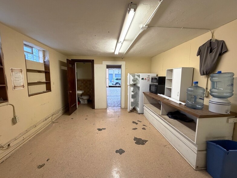 More Photos Of 814 Cleveland Ave NW, Canton Freestanding For Lease