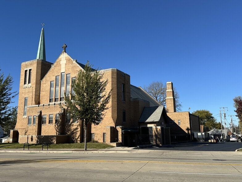 Primary Photo Of 1642 S 77th St, West Allis Religious Facility For Sale