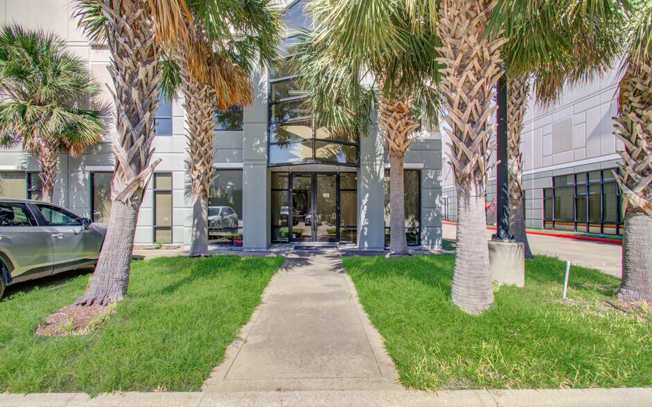 More Photos Of 9330 Kirby Dr, Houston Research And Development For Lease