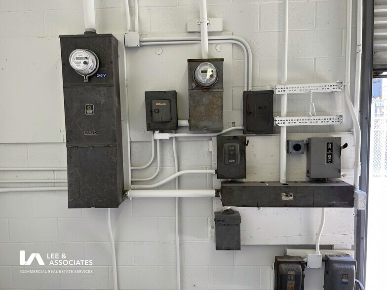 More Photos Of 1481-1493 Cota Ave, Long Beach Warehouse For Lease