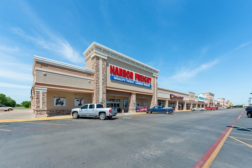 Primary Photo Of 509-531 W Commerce St, Brownwood Unknown For Lease