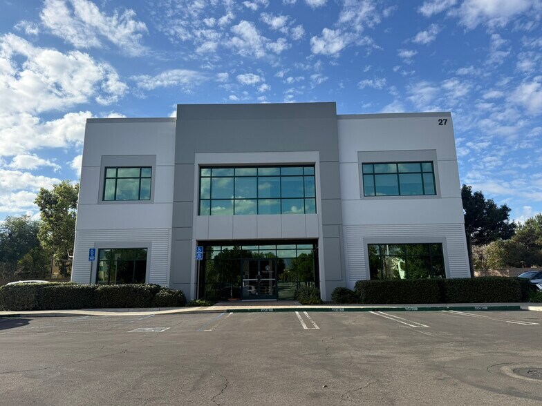 More Photos Of 27 Orchard Rd, Lake Forest Office For Sale