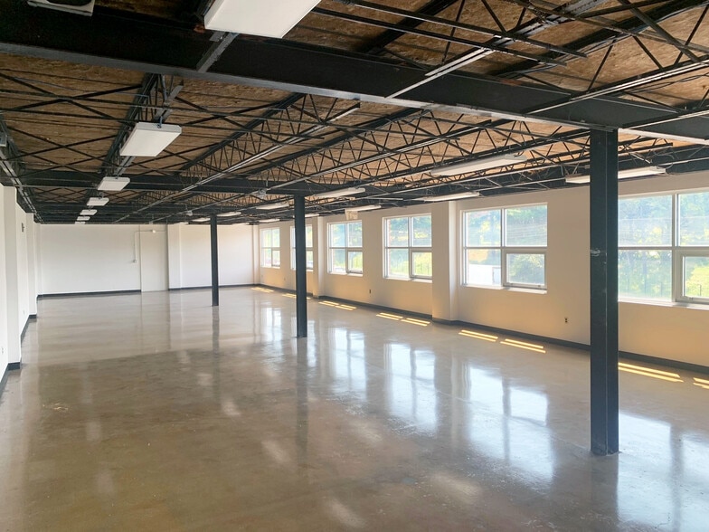 More Photos Of 3300-3350 New York Ave NE, Washington Warehouse For Lease
