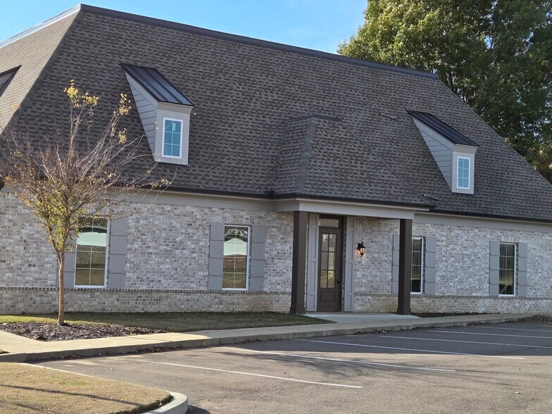 Primary Photo Of 6634 Summer Knoll Cv, Bartlett Medical For Lease