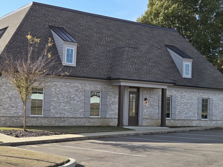 Primary Photo Of 6634 Summer Knoll Cv, Bartlett Medical For Lease