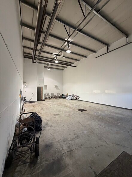 More Photos Of 11113 83 Av, Fort Saskatchewan Warehouse For Lease