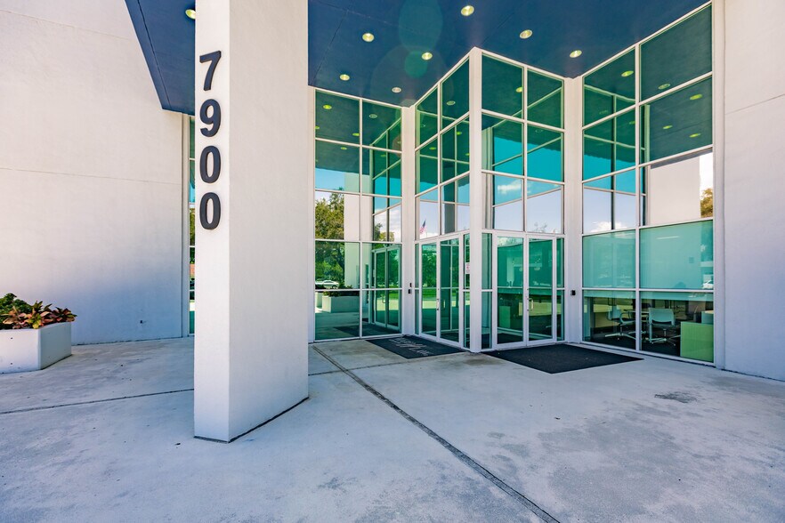 More Photos Of 7900 NW 154th St, Miami Lakes Office Residential For Lease