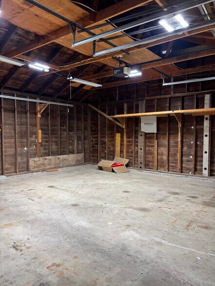 More Photos Of 9 Waterville Rd, Avon Office For Lease