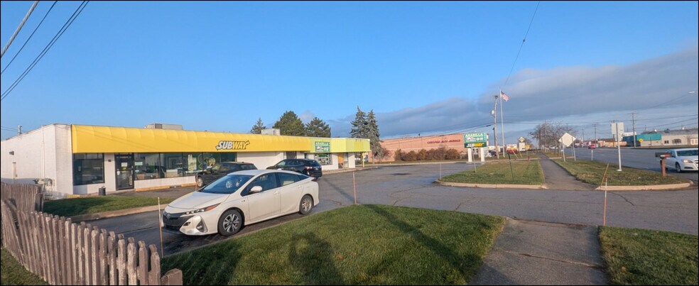 More Photos Of 2829-2835 Bay Rd, Saginaw General Retail For Lease
