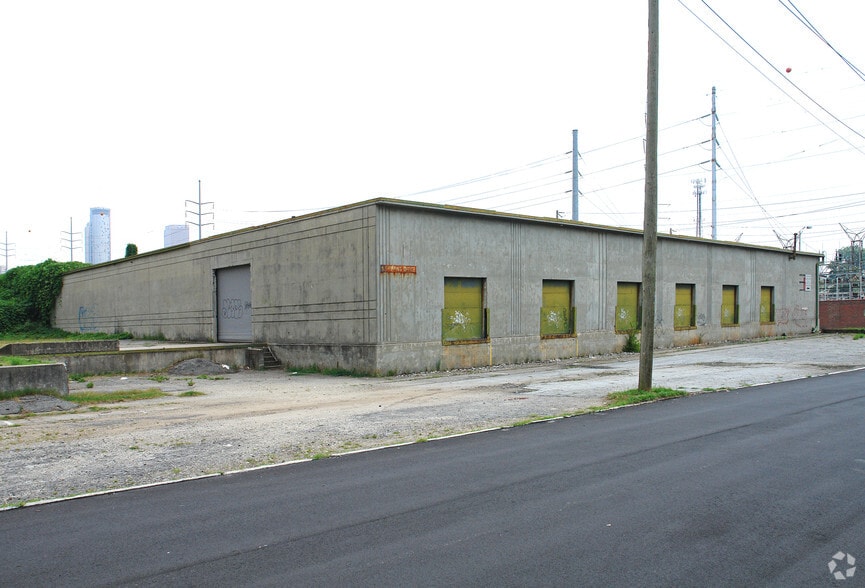 More Photos Of 523 Joseph E Boone Blvd, Atlanta Warehouse For Sale