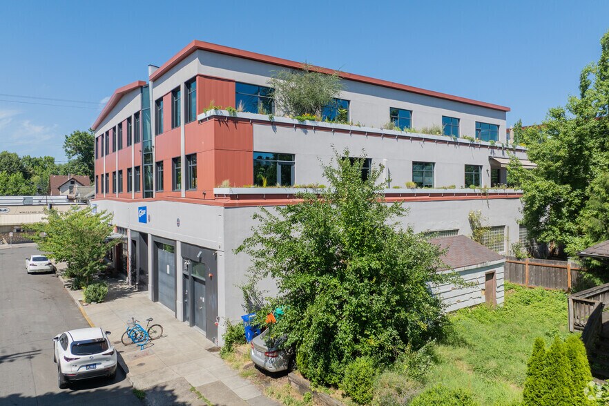 More Photos Of 2512 SE 25th Ave, Portland Office For Lease