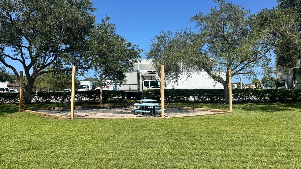 More Photos Of 11900 SE Federal Hwy, Hobe Sound Office For Lease
