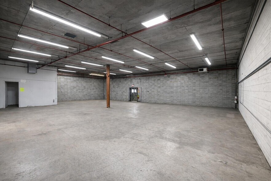 More Photos Of 36-60 Industrial pl, Middletown Manufacturing For Lease