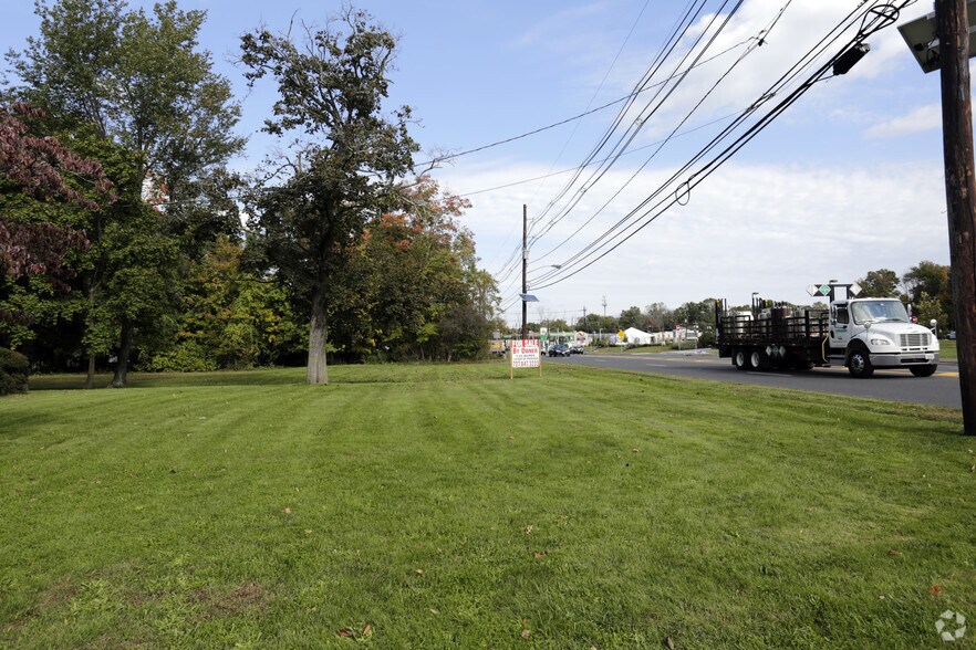 More Photos Of 3017-3021 Rt 27, Franklin Park Land For Lease