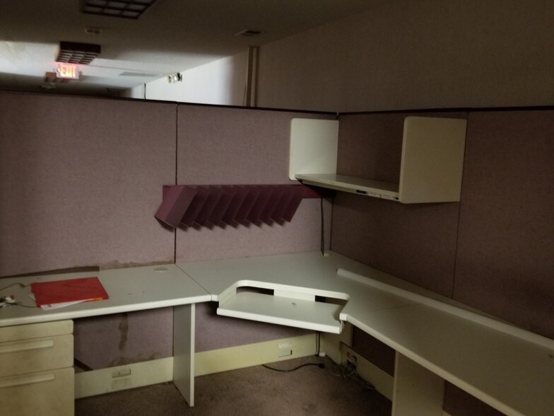 More Photos Of 802 E Nash St, Spring Hope Flex For Lease