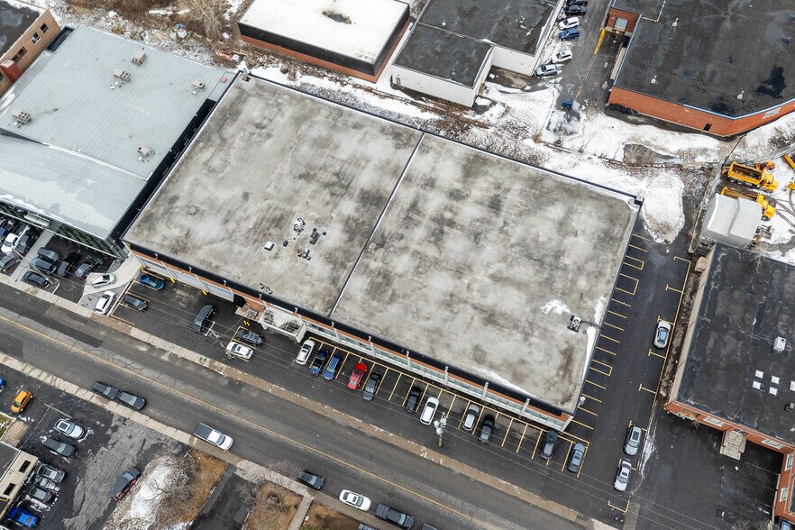 More Photos Of 5745 Rue Paré, Mt Royal Manufacturing For Lease