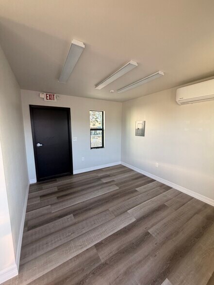 More Photos Of 8622 Lipan Rd, Houston Freestanding For Lease