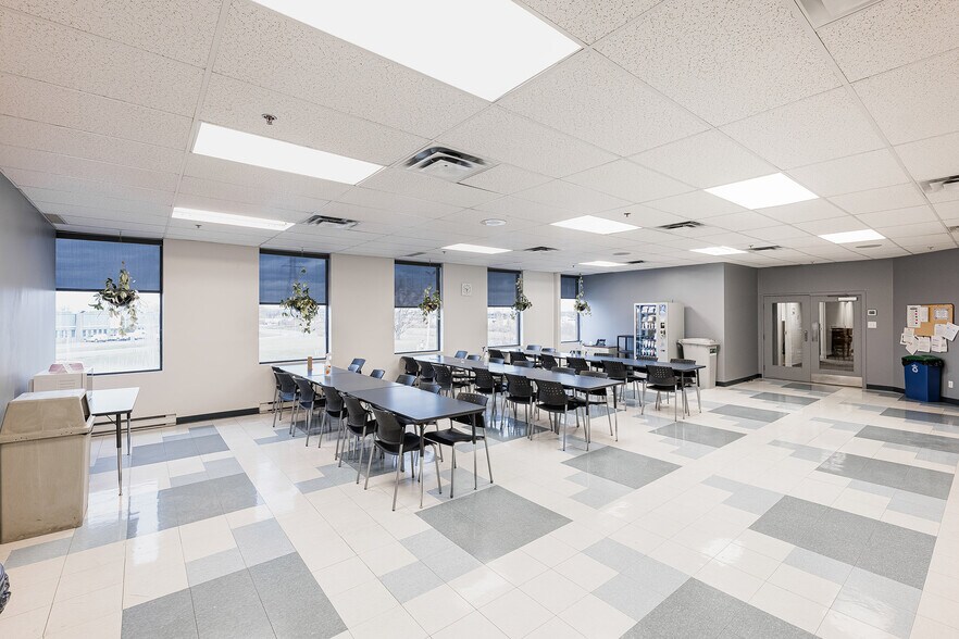 More Photos Of 1375 Rue Newton, Boucherville Industrial For Sale