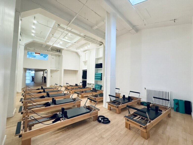 More Photos Of 348 W 36th St, New York Apartments For Lease