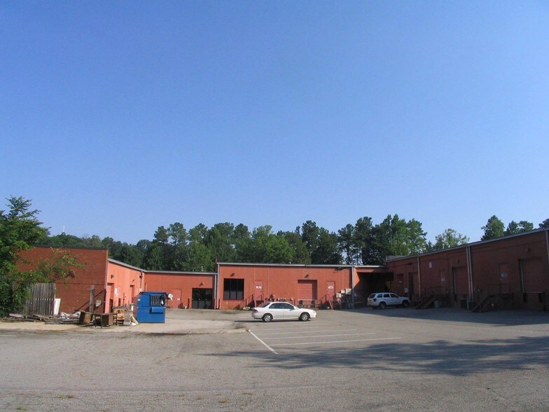 More Photos Of 711 Moorefield Park Dr, Richmond Showroom For Lease