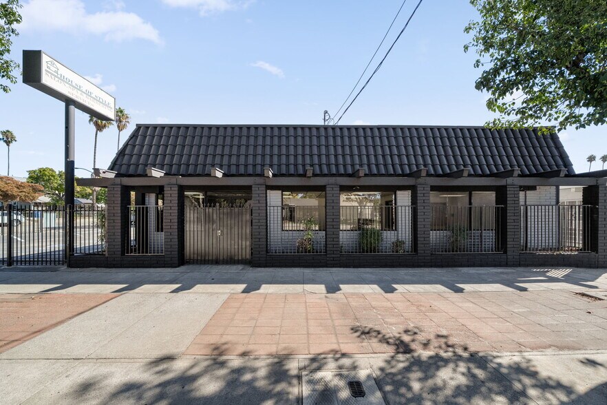 More Photos Of 570 N Towne Ave, Pomona Storefront Retail Office For Lease