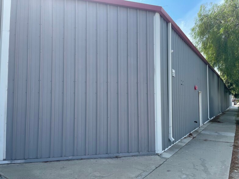 More Photos Of 401 S Sultana Ave, Ontario Warehouse For Lease