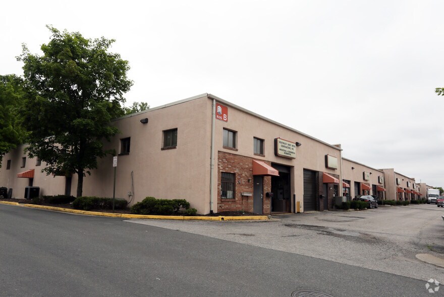 More Photos Of 14787-14851 Build America Dr, Woodbridge Warehouse For Lease