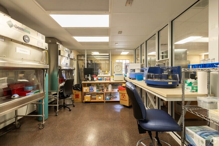 More Photos Of 1070-1072 E Brandon Blvd, Brandon Medical For Lease
