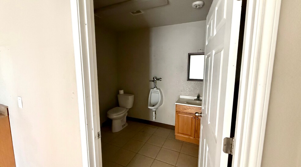 More Photos Of 12920 Tx 191 Frontage Unit 8 rd, Midland Flex For Lease