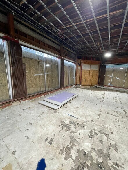 More Photos Of 2400 Broadway, Oakland General Retail For Lease
