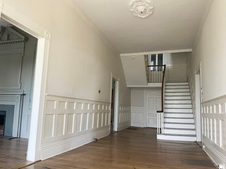 More Photos Of 117 E Academy St, Union Office For Sale