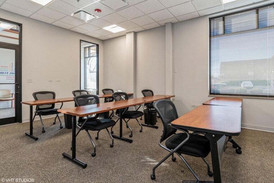 More Photos Of 1004 104th St, Naperville Office For Sale