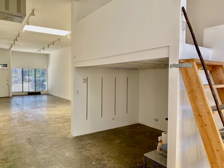More Photos Of 3707-3711 W Jefferson Blvd, Los Angeles Warehouse For Lease