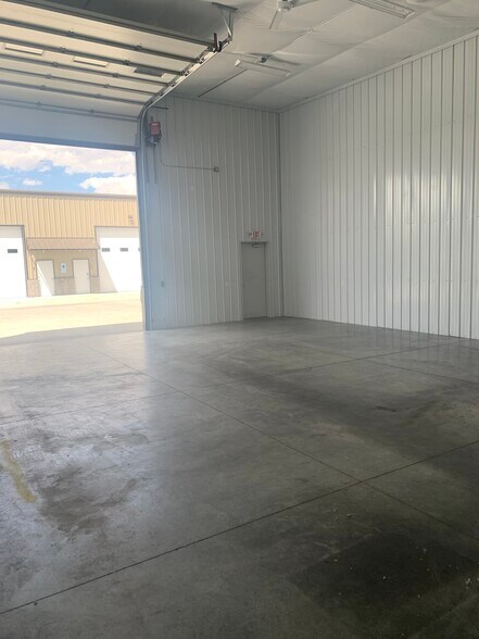 More Photos Of 711 Blackhawk St, Billings Service For Lease