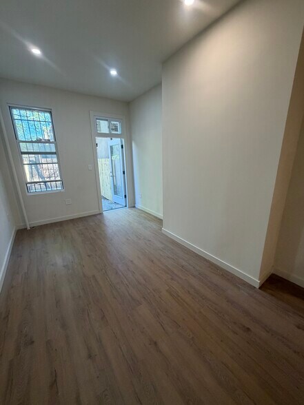 More Photos Of 159 Nassau Ave, Brooklyn Apartments For Lease