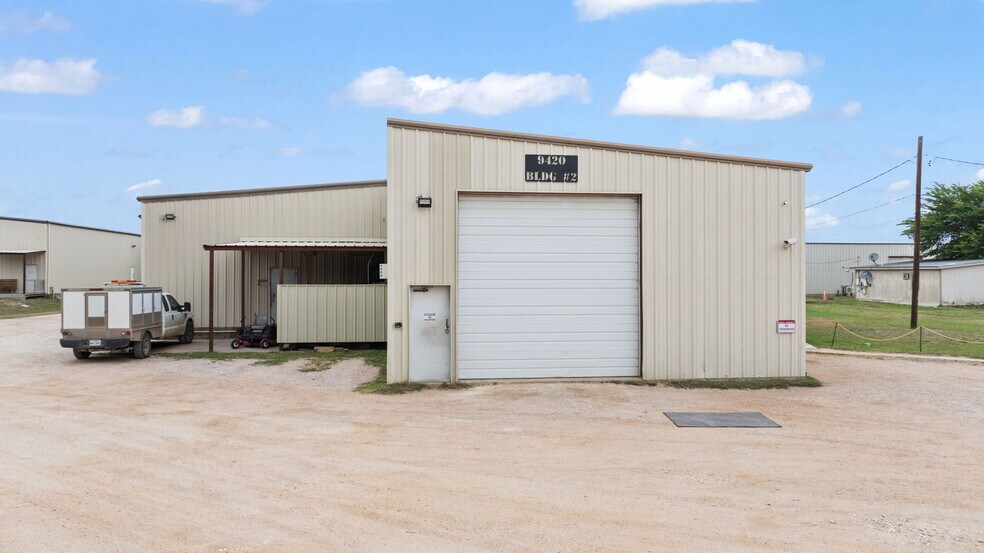 More Photos Of 9450 RR 2243, Leander Light Distribution For Sale